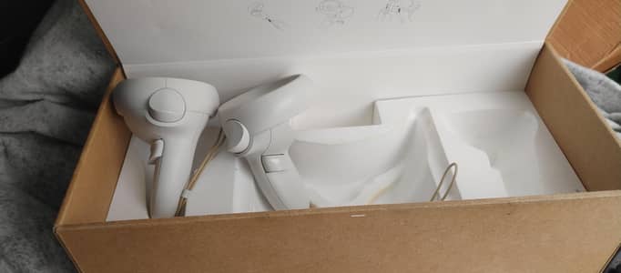 Meta Quest 2 Original Controllers - Excellent Condition -with original