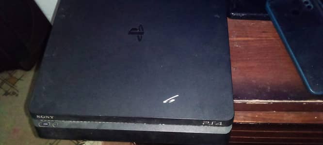 PS4 Slim 500GB in clean condition