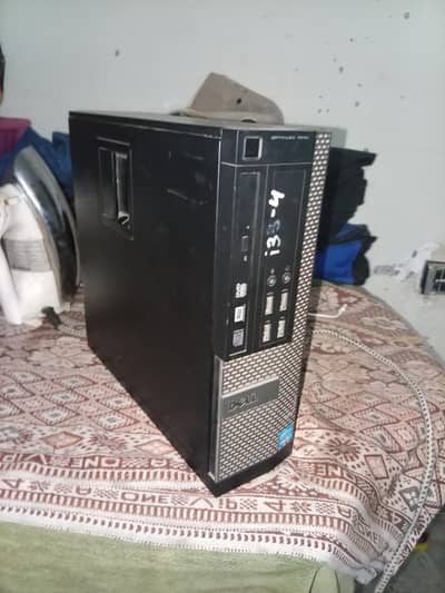 Dell 7010 8GB RAM.  320hard i3 generation