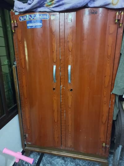 almari lohay ki hai 6 by 4 ka size hai heavh guage main khud banwai ho