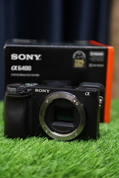 Sony A6400 Body | Sigma 16mm | Sony 50mm