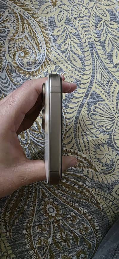 Iphone 16 pro max 256GB cycle count 77