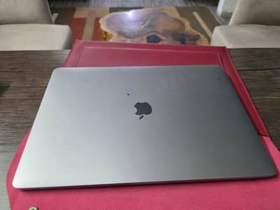 Apple Macbook Pro Core i7 16gb Ram OS Tahoe installed