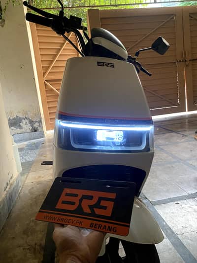 Brg bs7 model electric scooty