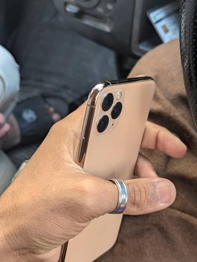 iphone 11 pro max locked