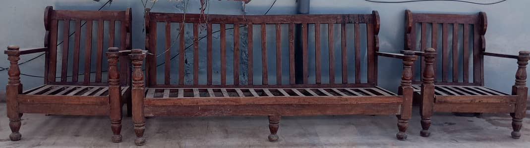 5 seater wooden sofa with Sheesham wood seaty