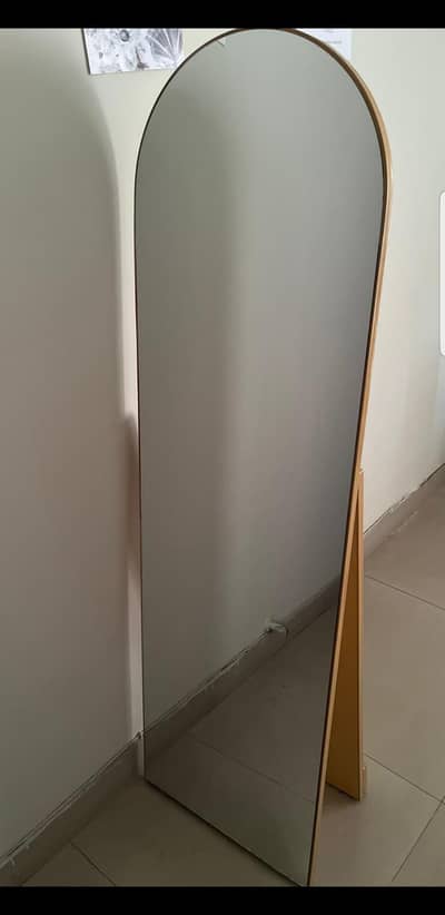 Standing mirror
