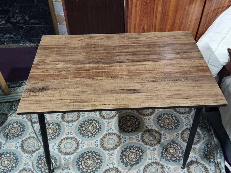 restaurant dining table 0