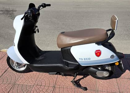 Scooters / Electric Metor 2025