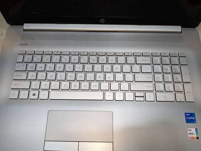 hp i5 11gen 8/256 4gb iris Xe 17" 2k display