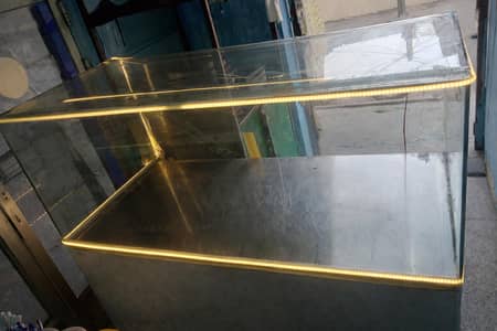 COUNTER FOR SALE SIZE 5 FEET LENGTH AND 2.5 FEET WIDTH  03216388507