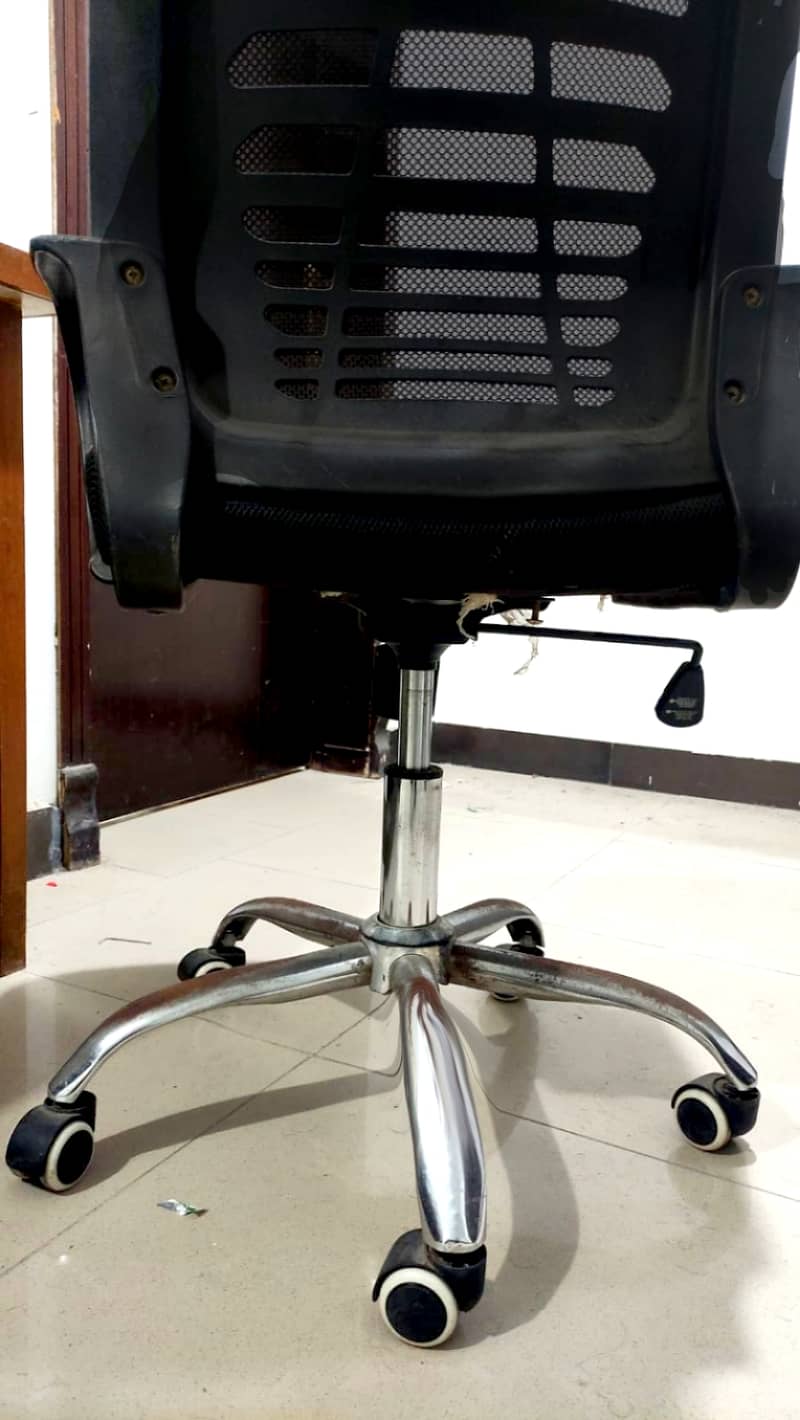 Computer table with rotating chair 1