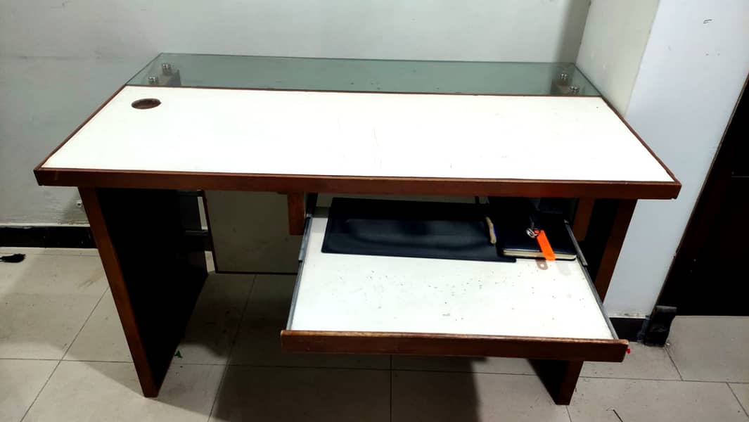 Computer table with rotating chair 3