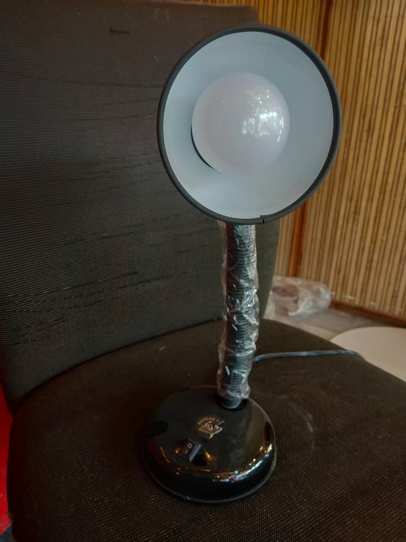 Flexible LED Study Lamp-Adjustable Desk Light for Students (new). 0