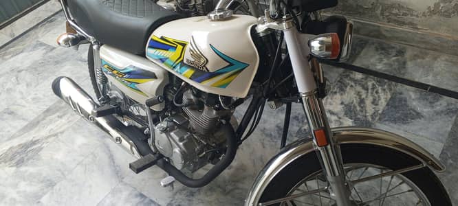 Honda Cg125 107 km new blkul tyre k baal tk poray 03001551113