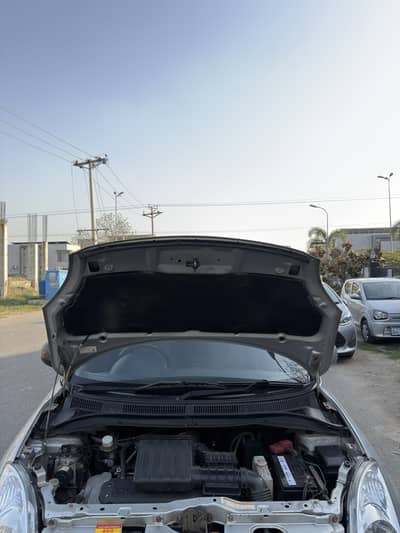 Suzuki swift dlx 2013