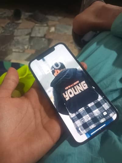 Iphone 10/10 condition  back break