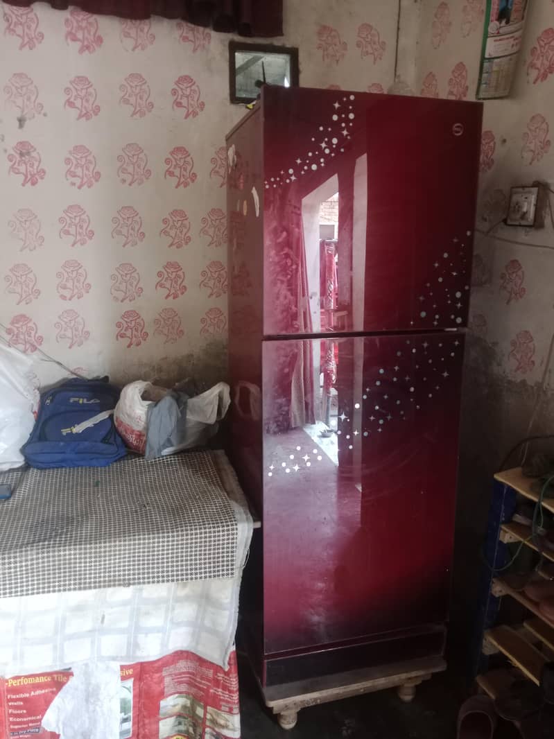 بیل کمپنی کی فرج ہے گلاس ڈور کالا پہاڑ میں 0