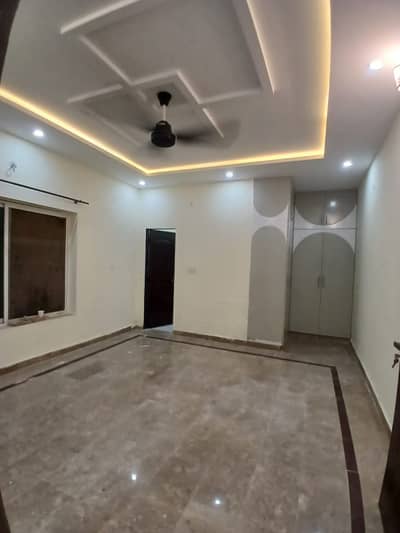 10 MARLA BRAND NEW UPPER PORTION AVAILABLE FOR RENT IN NASHEMAN IQBAL PHASE 2