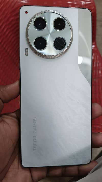 Tecno Camon 30