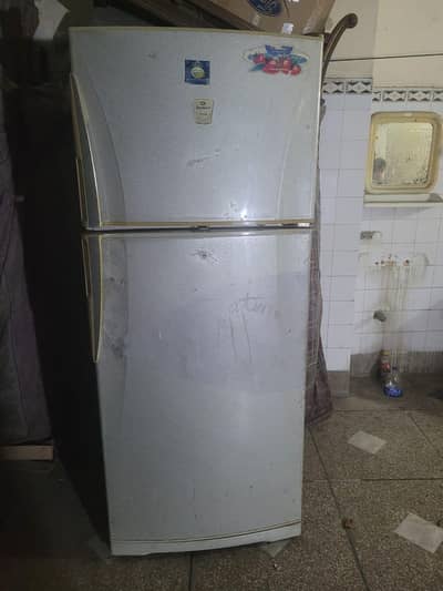 LARGE SIZE  FRIGER FOR SALE USE ME HA