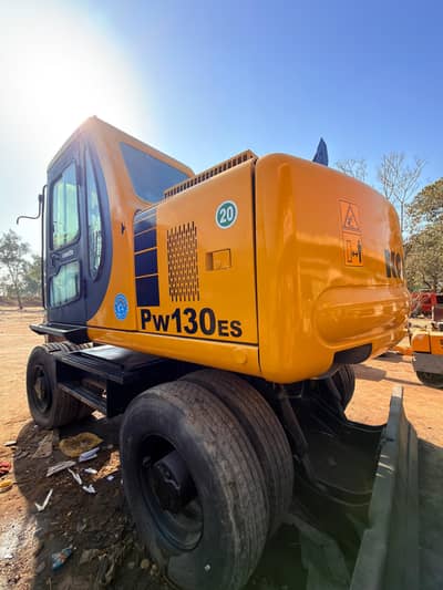 Komatsu PW 130 es
