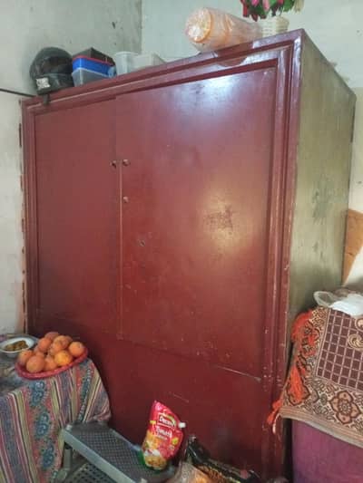 almari. peata.  hy use ma.  wazni bohat hy   (03240950097)  rabta nu