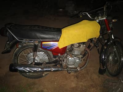 Honda 125cc bike red colour