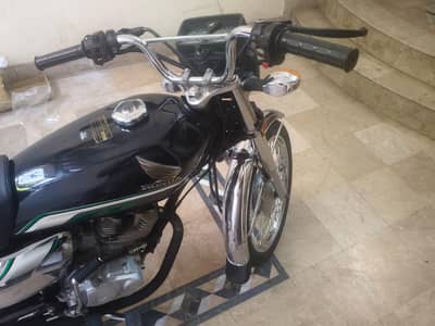 22ماڈل ہنڈا  125بلیک کلر