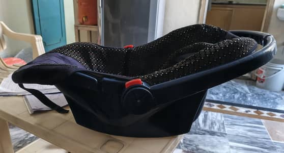 Baby cort / carry / seat