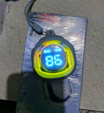 Air 39 airbuds good  condition 10/9 koi issue ni h