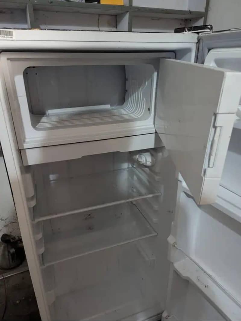 Refrigerator 0