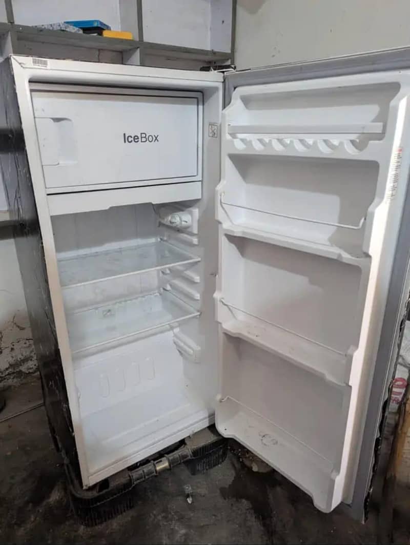 Refrigerator 1