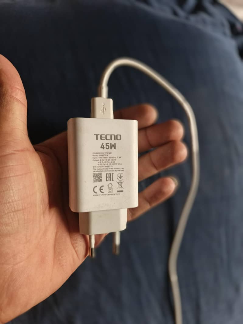 Tecno Camon 40 pro 8