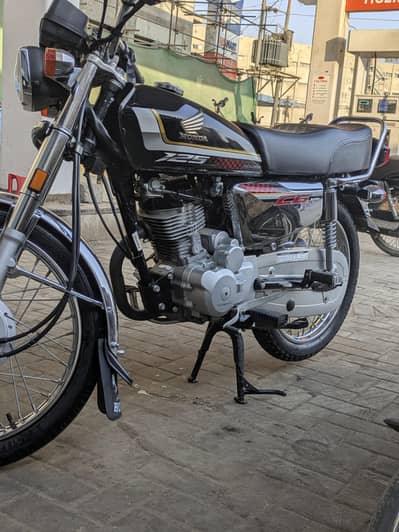 HONDA CG125 SELF START black silver edition