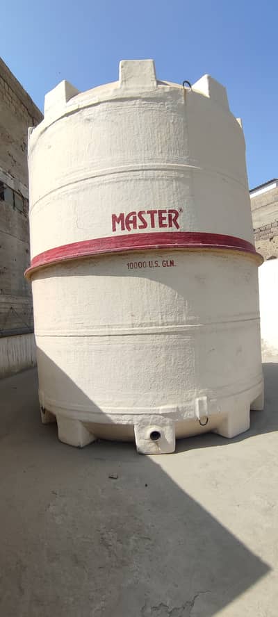 Fiber glass vertical water storage tank