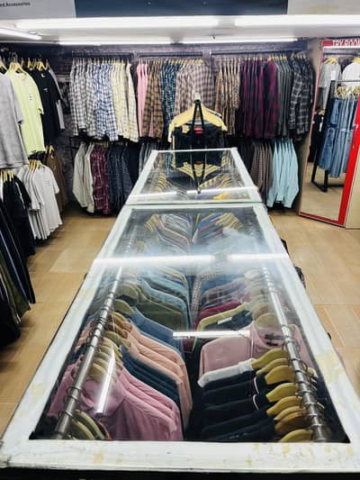 Garments hagging Table