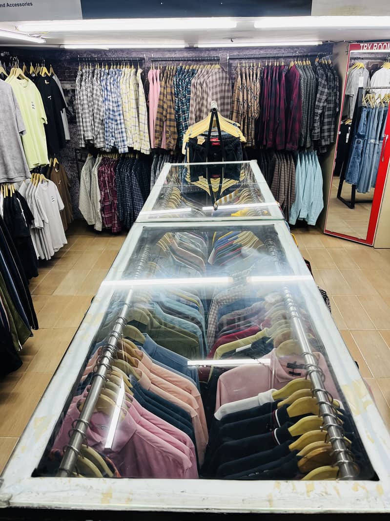 Garments hagging Table 0