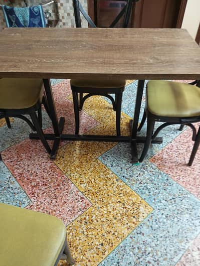 4 chairs dinning table
