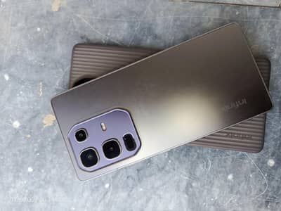 All ok phone with complete accessories  only chat on whatsapp