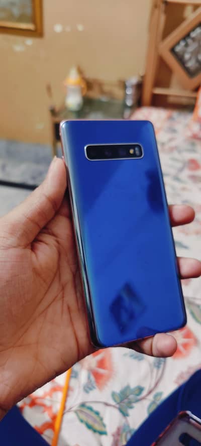 I am selling S10 Plus 512 gb all ok 10 by 9 condation small dot
