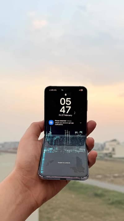 Samsung Galaxy Z Flip4 512GB PTA Approved | 8GB | 9/10 | Lahore