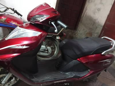 read colour Scooty modeal 2025 UNITED 100cc Petrol SCOOTY