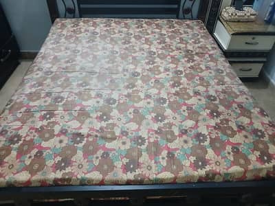 Size:  72×60 Queen size mattress with 2 years of warranty