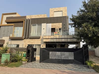 10 Marla New House Available For Sale In Bahria Town Lahore