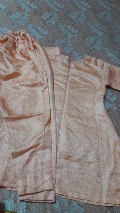 1 br bhi nhi pehna bs banwaya hain or used nhi kiya small size hain