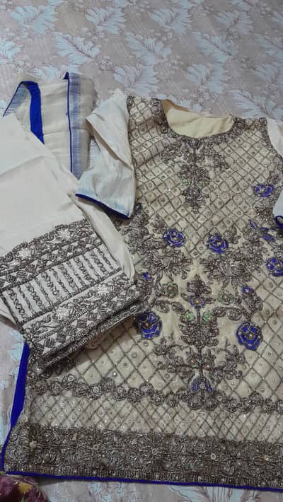 small size hain yeh smart girl ko aje ga  15 to 18 year tk ki girl ko