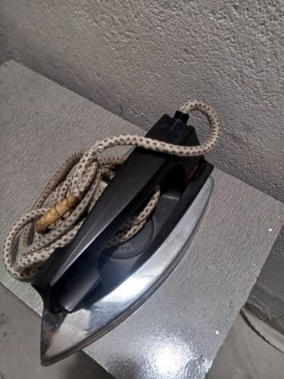 1000 watts Philip iron