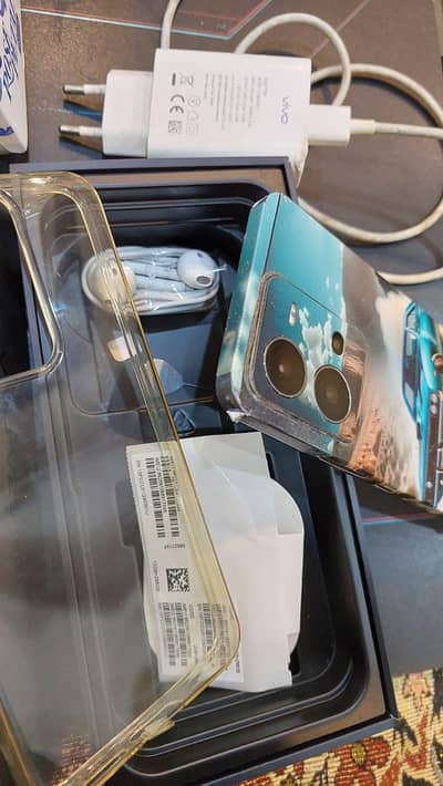 Vivo V25 5G, 20 GB Ram 256GB Storage, Color changing Back, comp Box