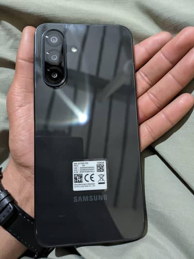 samsung A17 1.5 month use . condition like brand new. . 6GB ,128GB black